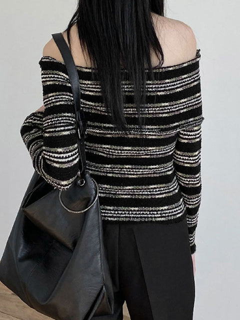 Suéter de punto con hombros descubiertos y rayas negras
